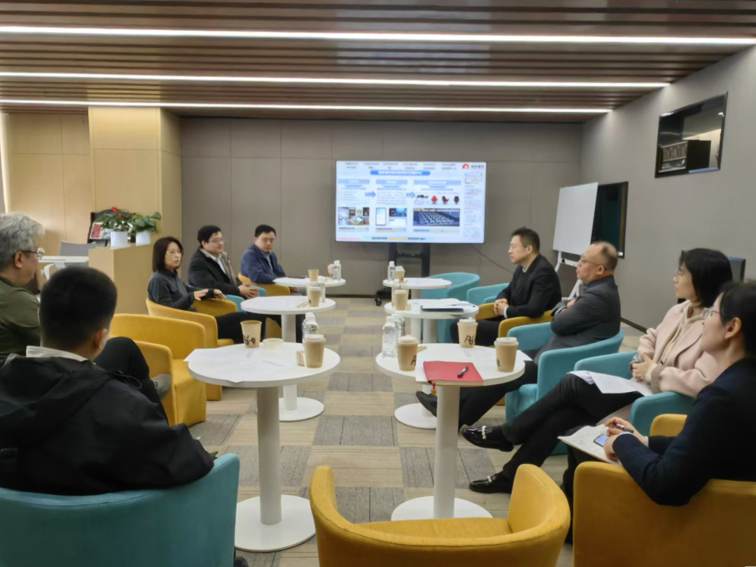 貫徹“XR產業(yè)創(chuàng)新中心”建設戰(zhàn)略布局，西投控股赴西部電影集團有限公司座談交流