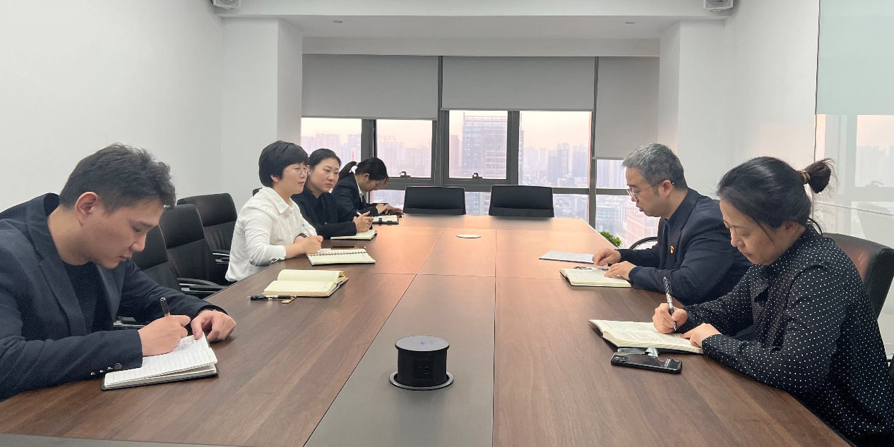 努力把準(zhǔn)斗爭方向，堅定斗爭意志——法律事務(wù)中心召開會議傳達黨課精神