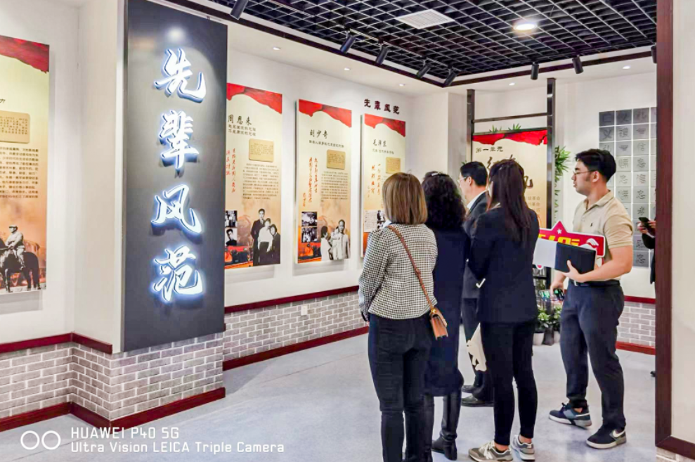 公司固定收益部黨支部、投行業(yè)務(wù)部黨支部、綜合事務(wù)部與金融（產(chǎn)業(yè)）基地保障黨支部開(kāi)展聯(lián)合黨日活動(dòng)