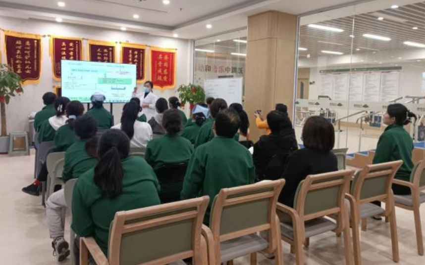 “救”在身邊！共筑服務(wù)安全——頤信養(yǎng)老舉辦急救技能培訓(xùn)